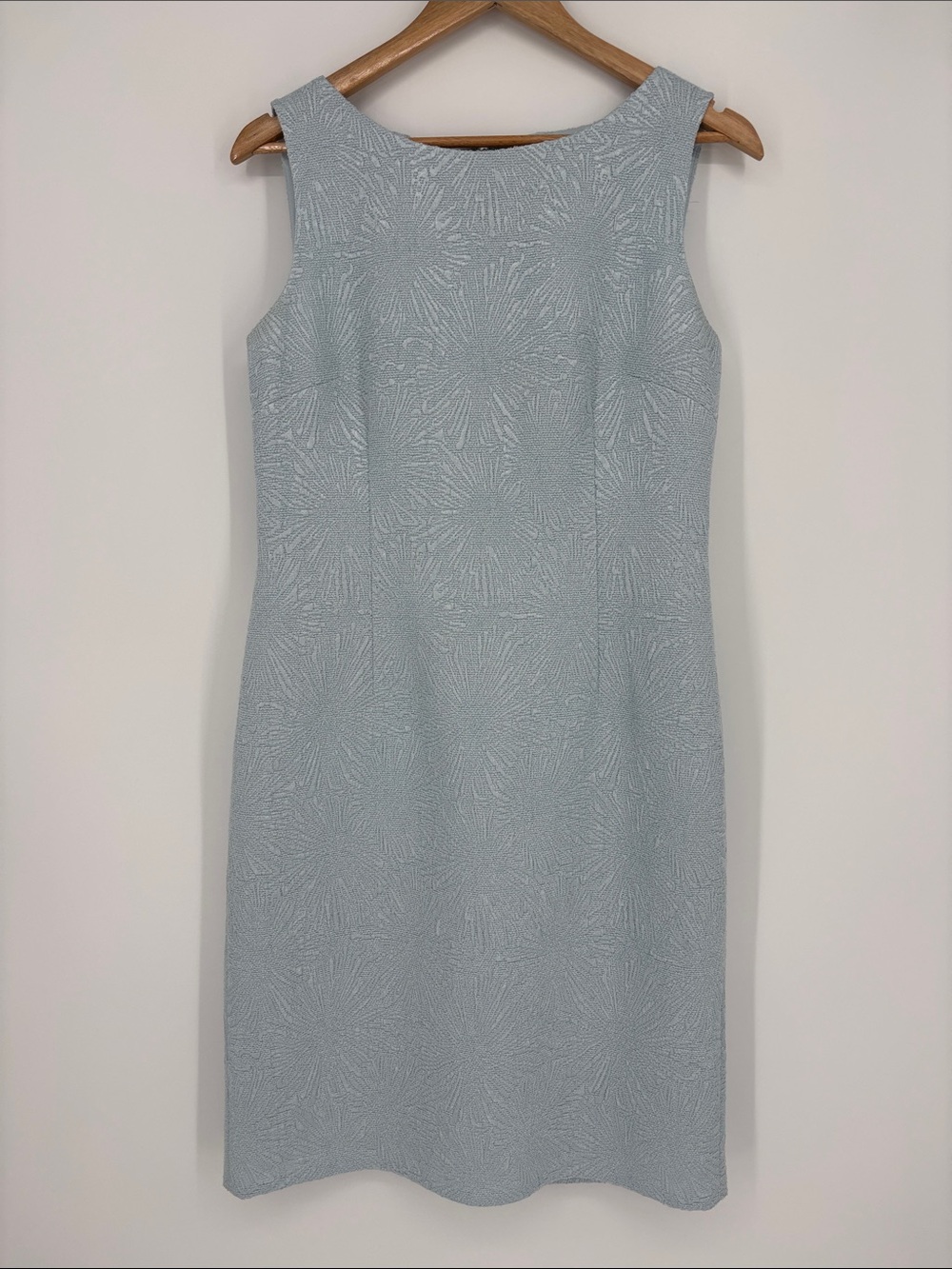 Tahari Arthur S. Levine Jacquard Sheath Dress in Light Ice Blue Women’s Size 6